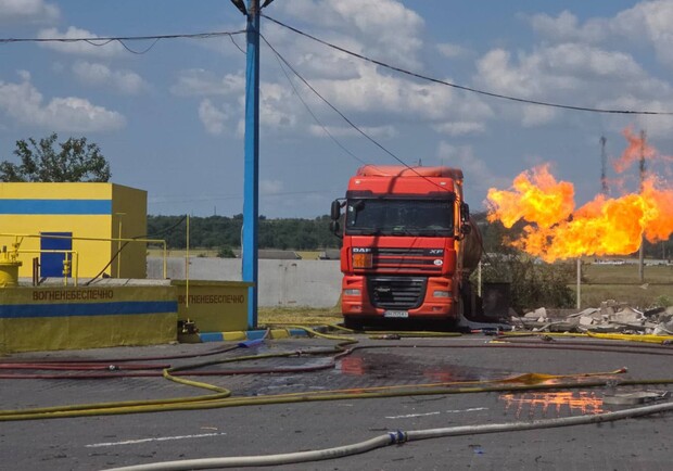 РФ обстріляла АЗС і підприємства на Одещині: які наслідки атак
