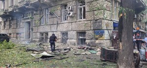 РФ нанесла ракетно-дроновый удар по центру Одессы: среди пострадавших подросток