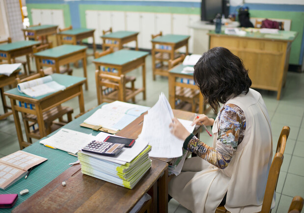 Стало відомо, як покарали вчительку в Києві, яка показувала дітям російськомовний мультик