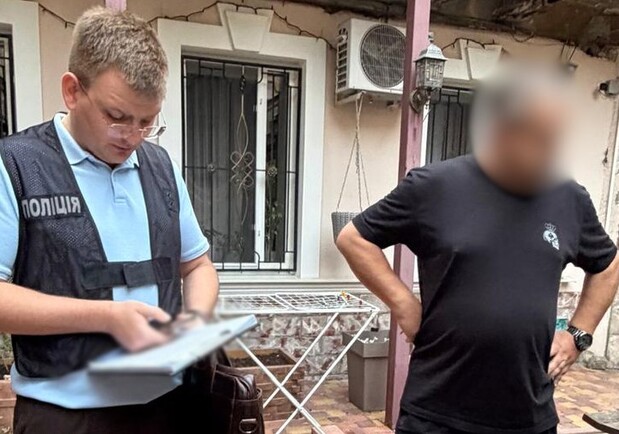 На Одещині хірурга та його спільника затримали за вимагання 5 тисяч доларів за куповану інвалідність