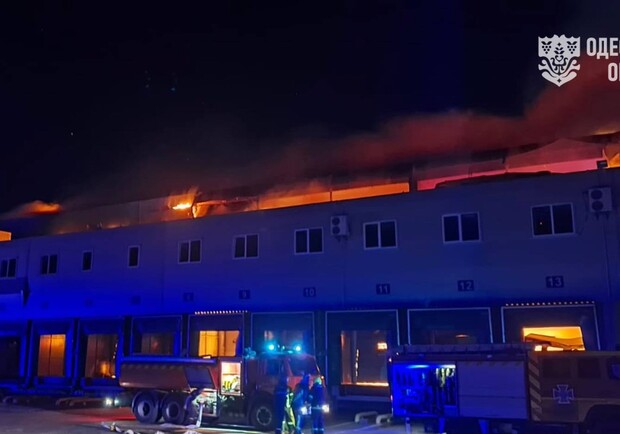 На Одещині через ворожий обстріл спалахнули склади мережі супермаркетів
