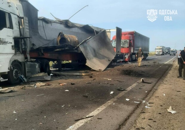 Лікарі борються за життя: деталі про стан постраждалих після обстрілу траси на Одещині