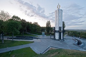 Свечу памяти залило дождем. Фото с сайта mapia.ua