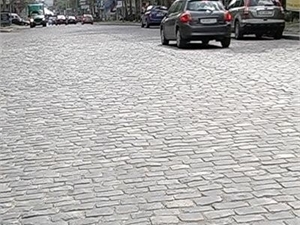 Брусчатка останется лежать на своем законном месте. Фото с сайта kp.ua.
