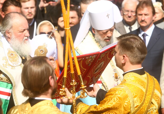 На молебне собралось более тысячи человек.
Фото Максима Люкова