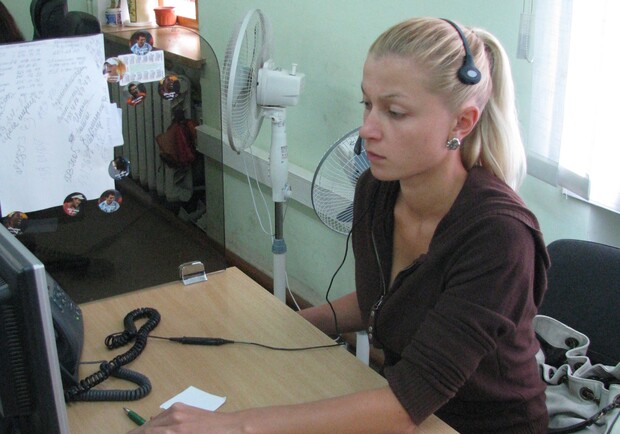 У вас проблема? Обращайтесь в "Call-центр" по телефону 15-51. Там вам обязательно помогут! Фото Ольги Кромченко. 