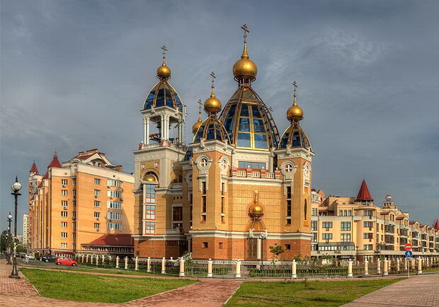 Храм Рождества Христова – главное религиозное заведение Оболонских липок. Фото zharii.kiev.ua