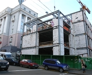 Музей расположится в здании около "Театральной". Фото Артема Пастуха.