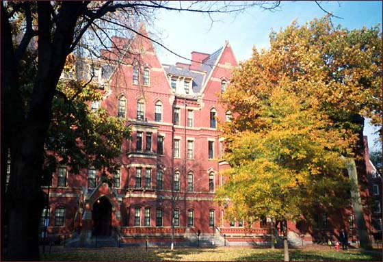 Лучшие студенты смогут обучаться за границей бесплатно. Фото с сайта www.harvard.edu. 