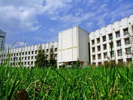 Будущие журналисты по достоинству оценили своих преподавателей! Фото с сайта www.journ.univ.kiev.ua.