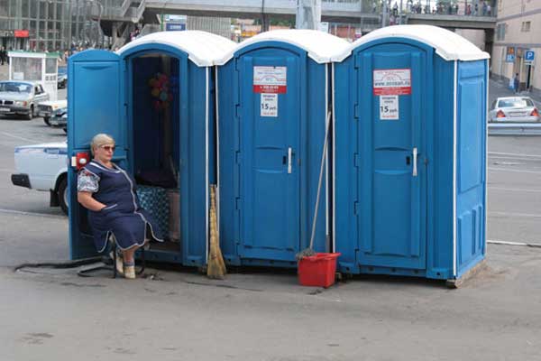 Пока в Запорожье можно найти только такие биотуалеты. Фото popupcity.net