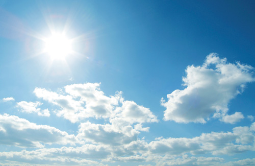 Небо днем затянут облака. Фото solarphotovoltaicsite.com