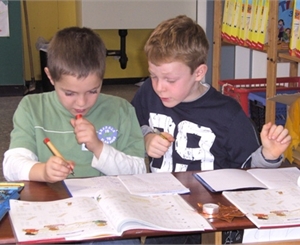 Ученики всех школ возвращаются на учебу. Фото с сайта paarschool.com