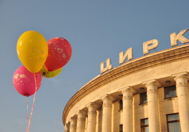 Цирк превратится в футбольный кинотеатр. Фото Артема Пастуха