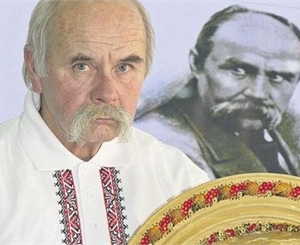 Двойники Шевченко соберутся около его памятника уже через час.  Фото: С.Николаева с сайта www.segodnya.ua.