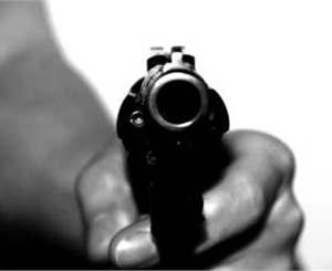 В селе под Киевом обстреляли машину топ-менеджера одного из киевских банков. Фото sxc.hu