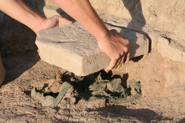 Борис Михайлов занимался историей и археологией. 