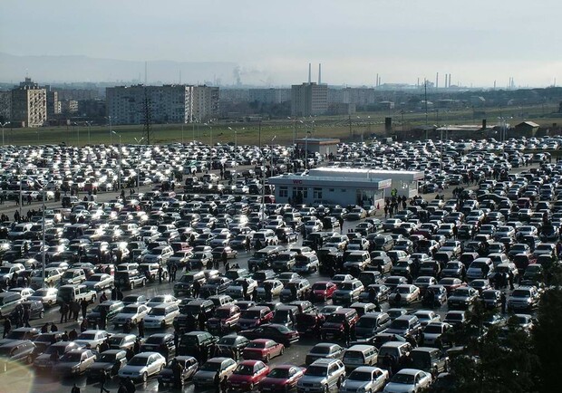 В Петербурге поймали шайку подростков, которые раздели студента в Озёрном переулке