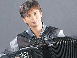 Игоря Завадского побрили налысо. Фото с официального сайта музыканта