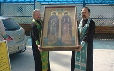 Мощи уже привезли в киевский храм. Фото с сайта www.orthodox-jerusalem.ru