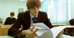 Выпускники теперь знают о жизни гораздо больше и многое могли бы рассказать первоклассникам. Фото Юрия Кузнецова