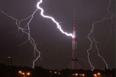 Киевляне, будьте аккуратны в такую погоду! Фото obozrevatel.com