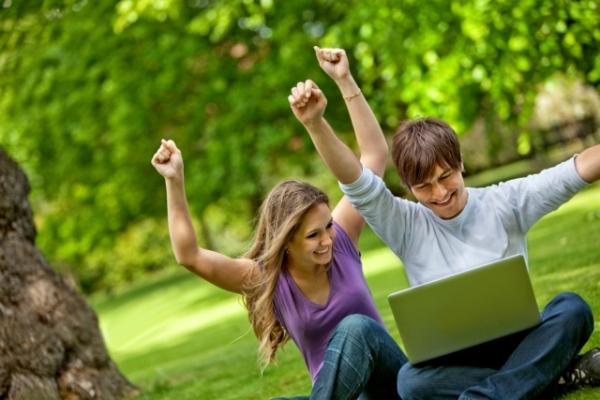 Теперь бесплатным WI-FI можно будет пользоваться на улице. Фото с сайта 123rf.com