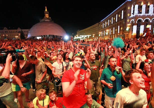 Вчера официальную фан-зону переполняли эмоции. Фото roman-grabezhov.livejournal.com