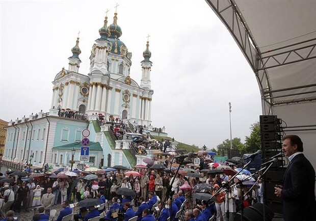 Теперь на Андреевском будут проходить концерты. Фото  с сайта КГГА