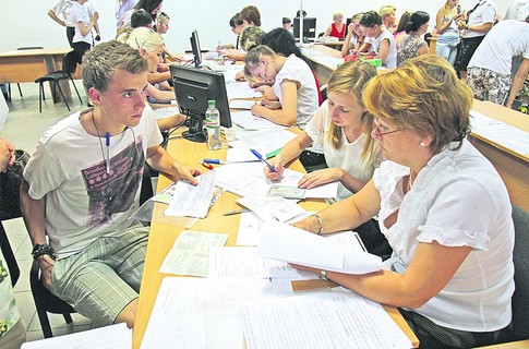 В некоторых вузах ждали большее количество абитуриентов. Фото: Г. Салай, Сегодня