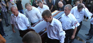 На Байковом похоронили Ступку: в гроб артисту положили соломенную шляпу