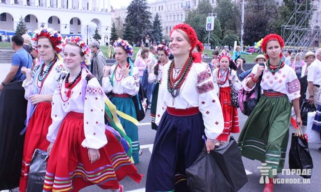 В этот день джинсы не в моде. Фото: Зинаида Рошу