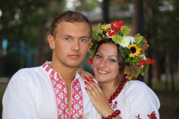 Хотите принять участие в параде вышиванок? Тогда одевайтесь соответственно и скорее на "Золотые ворота". Фото: svit24.net