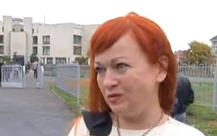 Женщине так и не объяснили, почему не подпустили к Президенту. Скриншот с видео