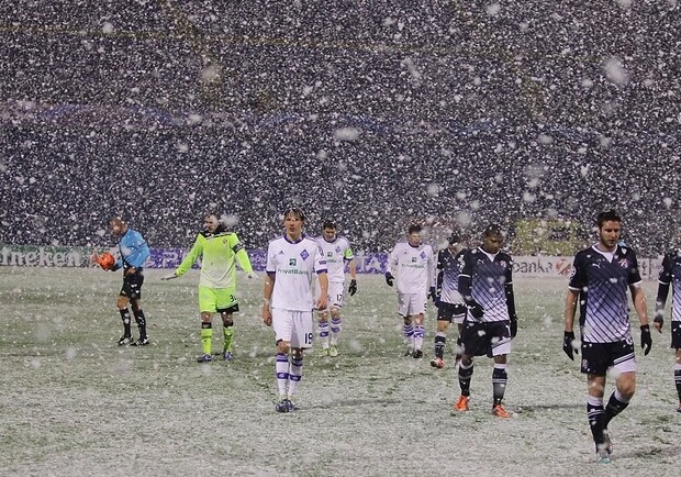 В таких вот условиях и играли. Фото Артема Лукацкого, с сайта fcdynamo.kiev.ua