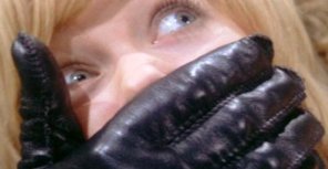 В Бердянске, видимо, школьницей быть опасно. Фото с сайта: khersonline.net.