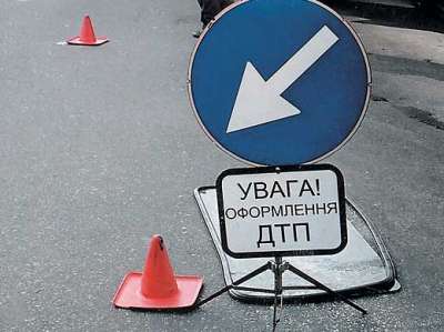 Водитель автобуса "Запорожье-Днепропетровск" не справился с управлением на скользкой трассе. Фото: autonews.ru