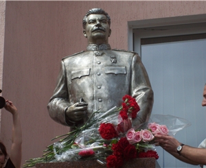 Истец заявил, что памятник вождю всех времен и народов доставляет ему моральные страдания.
Фото Марии Жартовской.