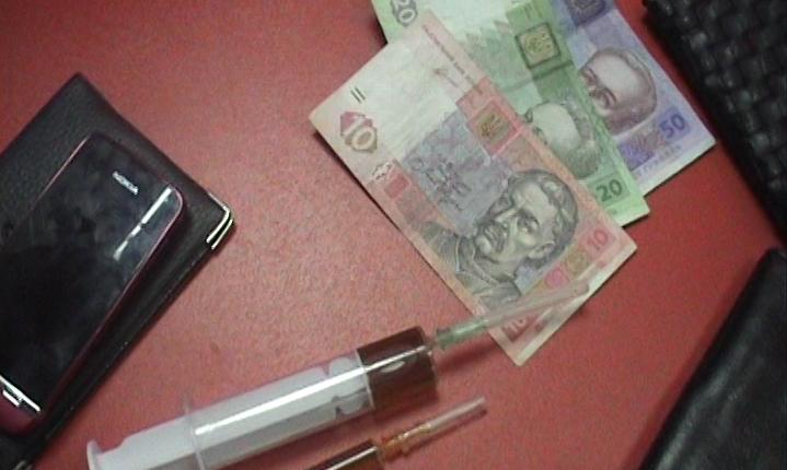 В Киеве "накрыли" интим-салон, в котором продавали наркотики. Фото: МВД