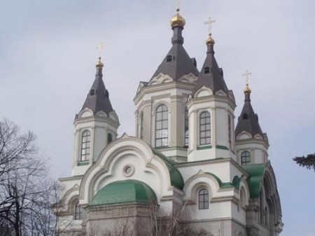 Место у собора лучше занять заранее. Фото - pokrovsobor.zp.ua