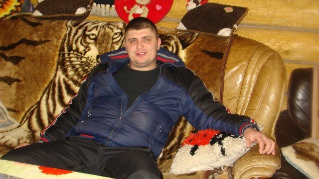 Дебошира на желтом "Пежо" посадили под домашний арест. Фото: first-gear.in.ua