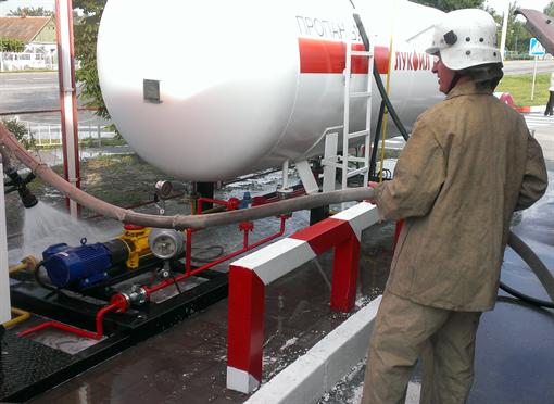 Сжиженный газ протек в месте стыка цистерны и колонки. Фото: ГСЧС Украины в Запорожской области.