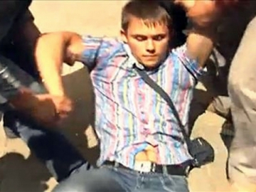 Момент задержания яичного "террориста". Фото - volynpost.com
