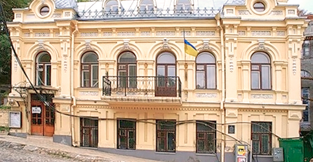Театр на Подоле в этом году нового здания не получит. Фото: obozrebatel.com