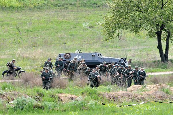 Реконструкция боя по освобождению Запорожья. Фото: Виталий Дзюба