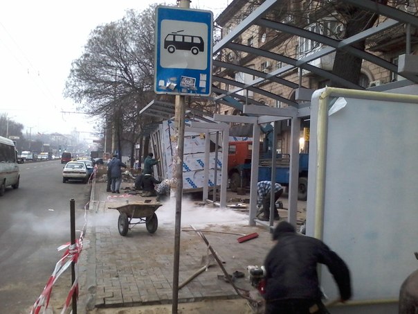 Сегодня на остановке "Улица Мира". Фото: Константин Кулаков