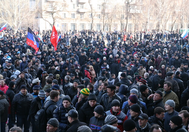 Донецк 10 дней. Митинг в Донецке 2014. Протесты в Донецке 2021. Митинг Донецк 5 марта 2014. Митинг в Донецке Россия против Украины 2014.