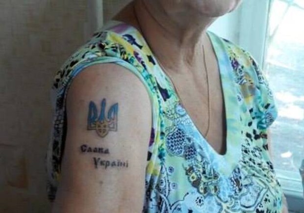 Трогательная татуировка, которую Данна Паола сделала в честь бабушки - Infobae
