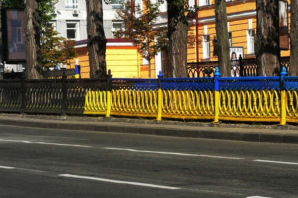 Скамейку красили в прошлом году