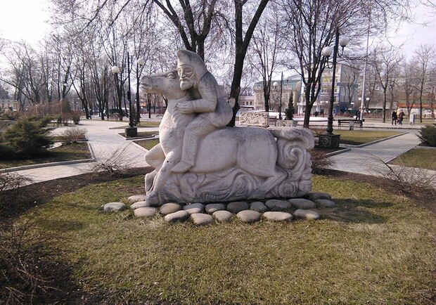 Донецк сквер Сокол. Парк Сокол Донецк. Парк Соколовав Донецке. Храм парк Сокол Донецк.